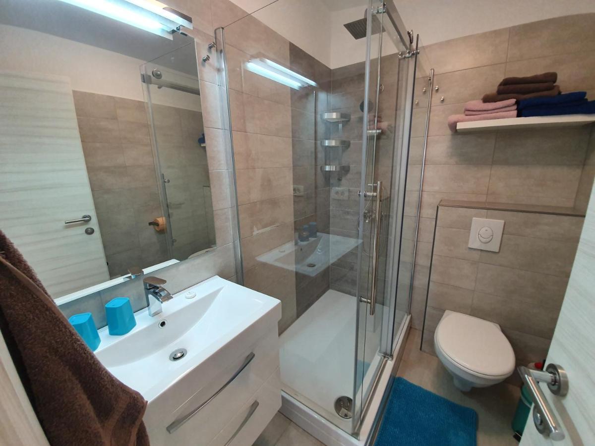 Comfortable Family Apt Iris 20M From Beach In Mandre Exterior photo