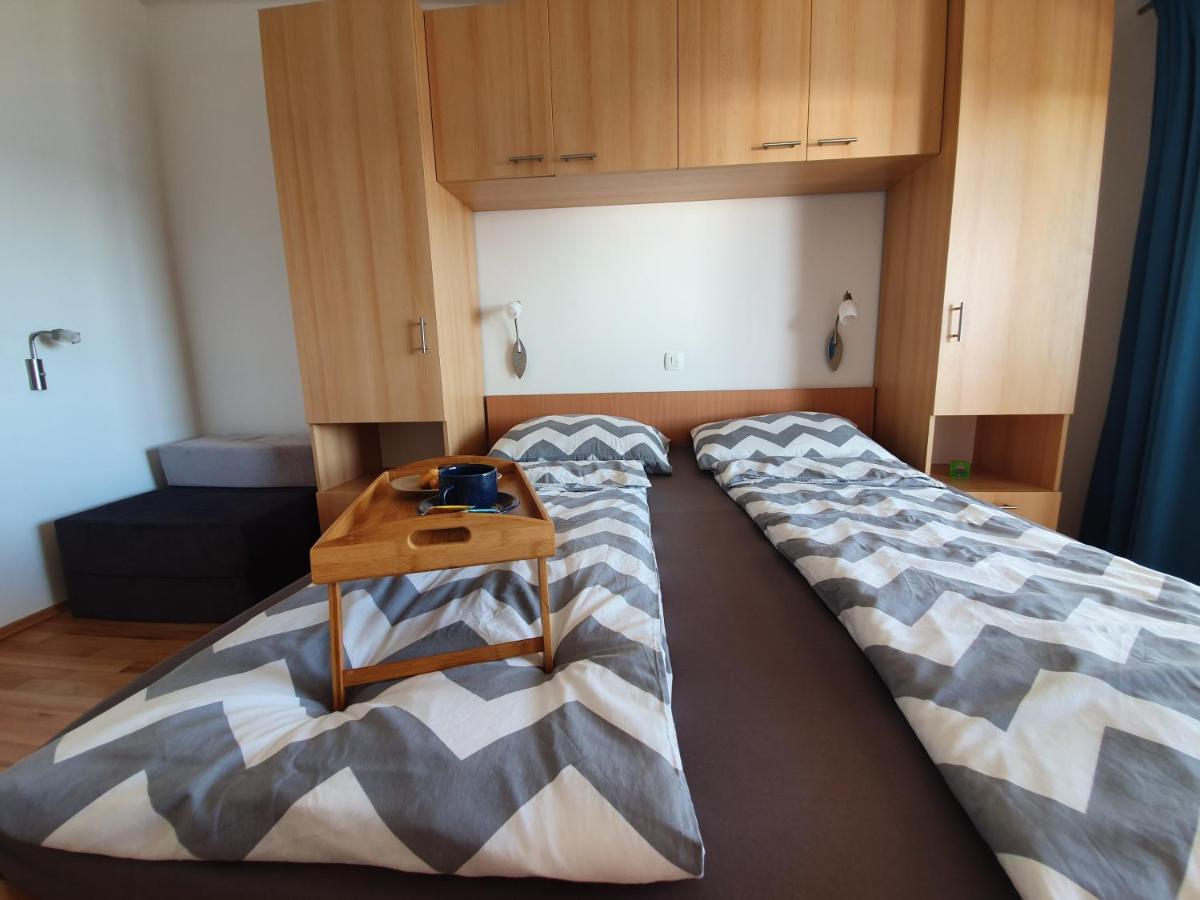 Comfortable Family Apt Iris 20M From Beach In Mandre Exterior photo
