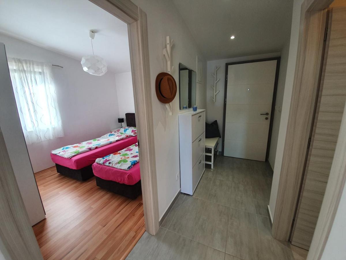 Comfortable Family Apt Iris 20M From Beach In Mandre Exterior photo