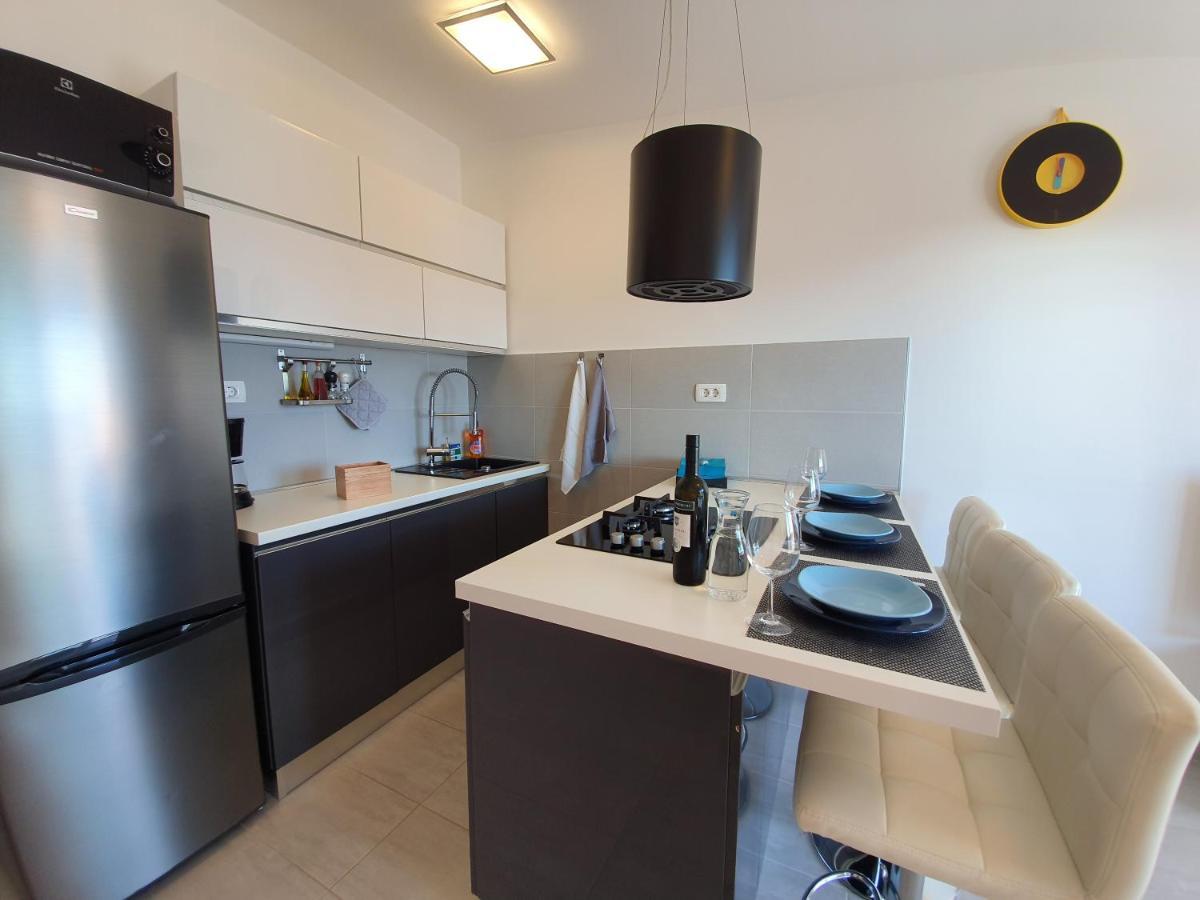 Comfortable Family Apt Iris 20M From Beach In Mandre Exterior photo