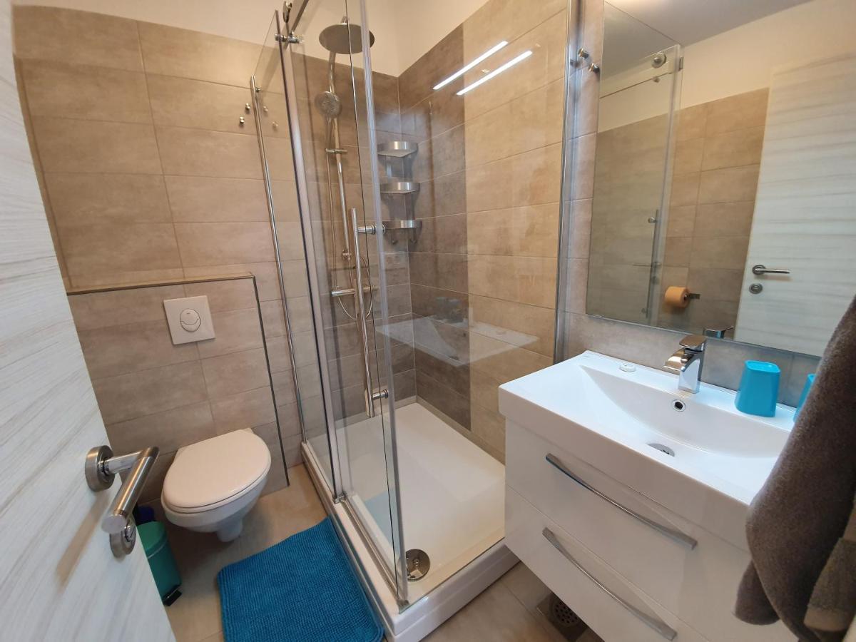 Comfortable Family Apt Iris 20M From Beach In Mandre Exterior photo